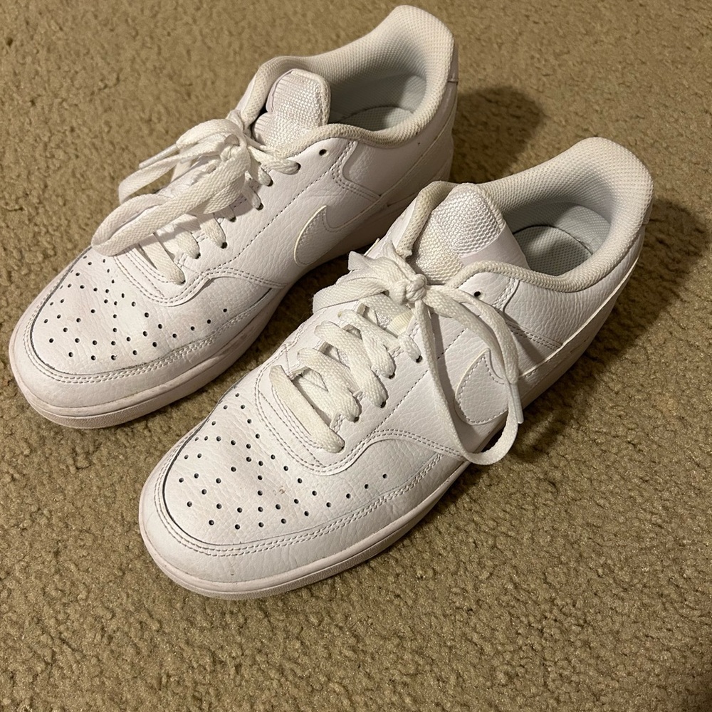 Nike sz 9 low top sneakers